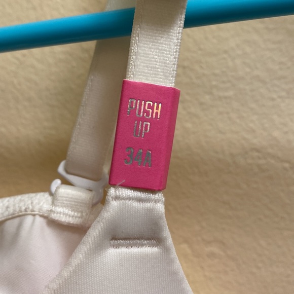 BNWT VS PINK Push up Bra - Picture 3 of 4